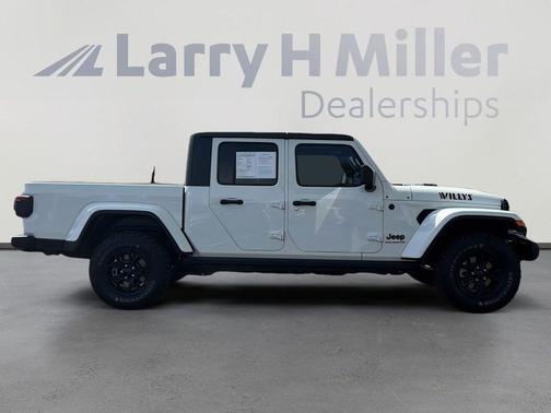 Bright White Clearcoat 2025 Jeep Gladiator Sport