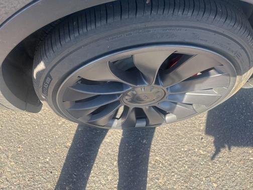 2024 Tesla Model Y Performance