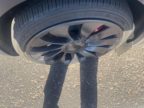 2024 Tesla Model Y Performance