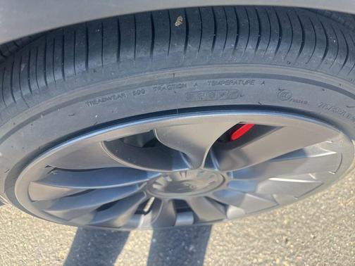 2024 Tesla Model Y Performance