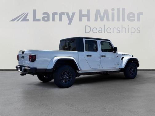 Bright White Clearcoat 2026 Jeep Gladiator 85th Anniversary Edition