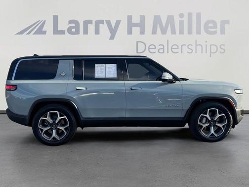 2024 Rivian R1S Adventure