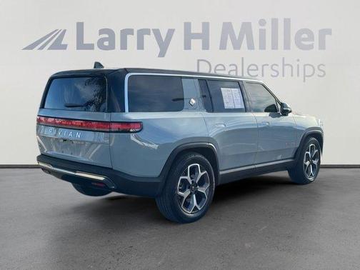 2024 Rivian R1S Adventure