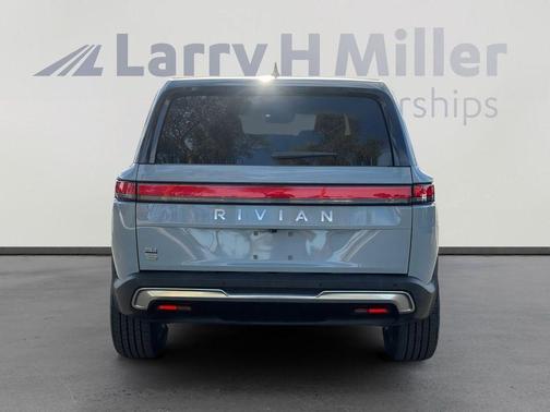2024 Rivian R1S Adventure