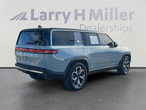 2024 Rivian R1S Adventure