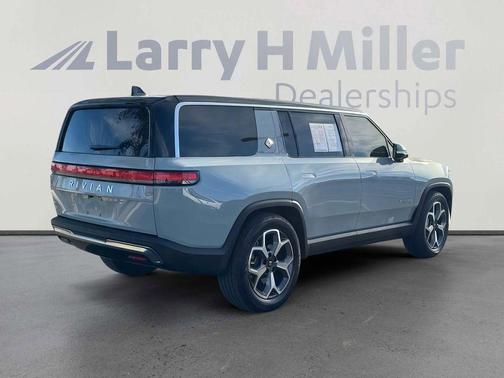 2024 Rivian R1S Adventure