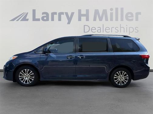 2020 Toyota Sienna XLE