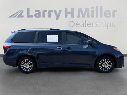2020 Toyota Sienna XLE