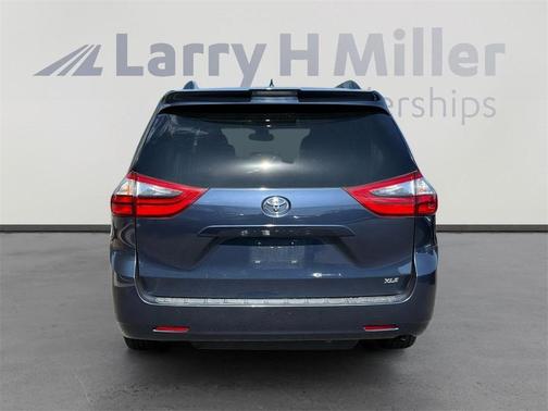 2020 Toyota Sienna XLE