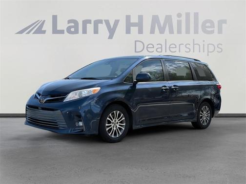 2020 Toyota Sienna XLE