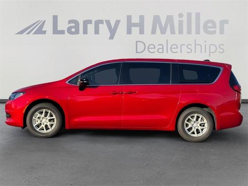 2026 Chrysler Voyager LX