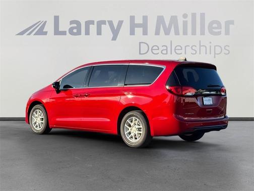 2026 Chrysler Voyager LX