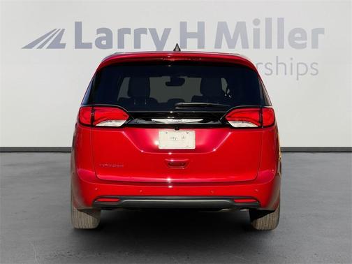 2026 Chrysler Voyager LX