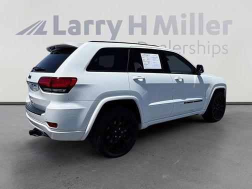 Bright White Clearcoat 2022 Jeep Grand Cherokee WK Laredo