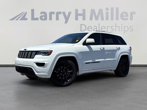 Bright White Clearcoat 2022 Jeep Grand Cherokee WK Laredo