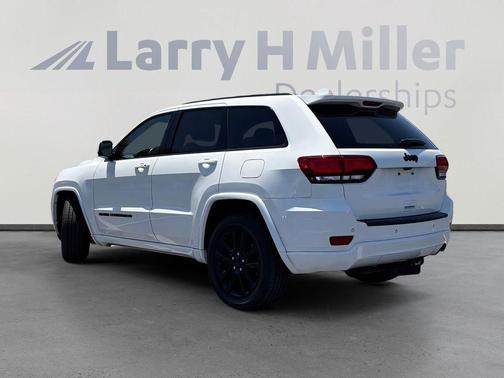 Bright White Clearcoat 2022 Jeep Grand Cherokee WK Laredo