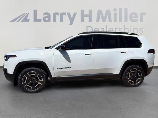 Bright White Clearcoat 2026 Jeep Cherokee LAREDO/LIMITED