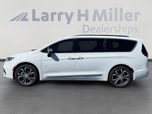 Bright White Clearcoat 2026 Chrysler Pacifica Pinnacle