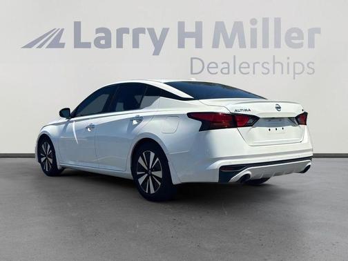 White 2019 Nissan Altima 2.5 SV