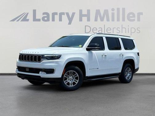 2023 Jeep Wagoneer Base