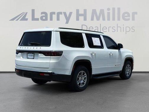 2023 Jeep Wagoneer Base