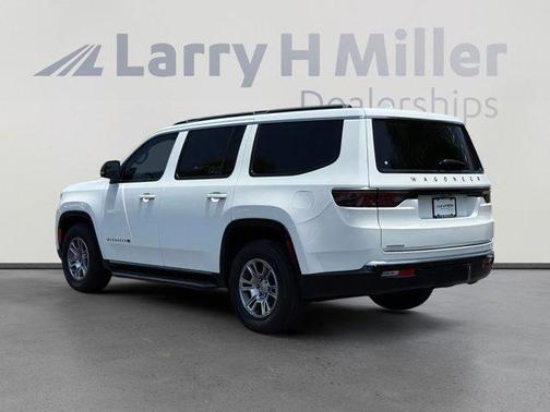 2023 Jeep Wagoneer Base