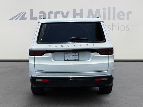 2023 Jeep Wagoneer Base