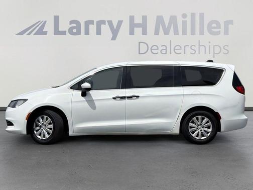 Bright White Clearcoat 2020 Chrysler Voyager L