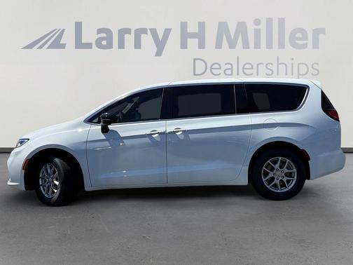 Bright White Clearcoat 2026 Chrysler Pacifica Select