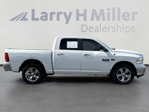 Bright White Clearcoat 2017 RAM 1500 Big Horn