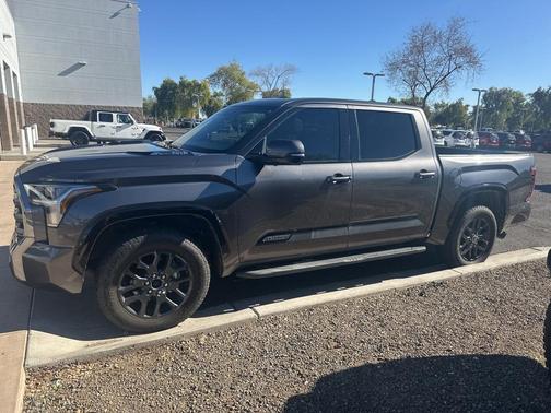 2023 Toyota Tundra Hybrid Platinum