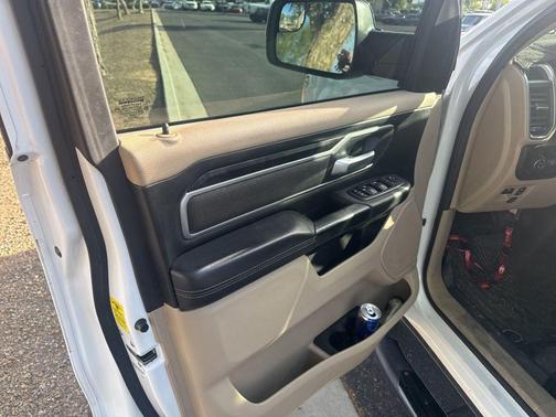 Bright White Clearcoat 2019 RAM 1500 Big Horn