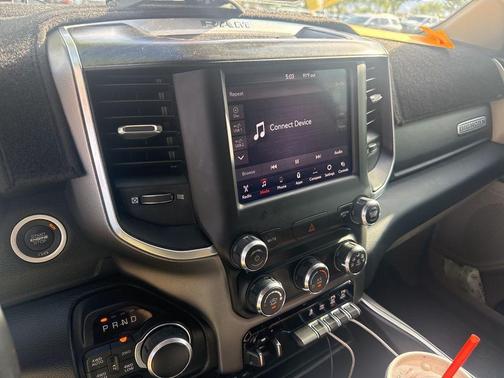 Bright White Clearcoat 2019 RAM 1500 Big Horn