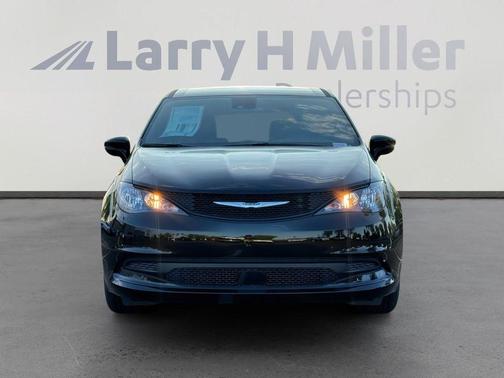 2026 Chrysler Voyager LX