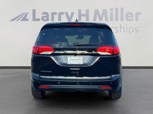 2026 Chrysler Voyager LX