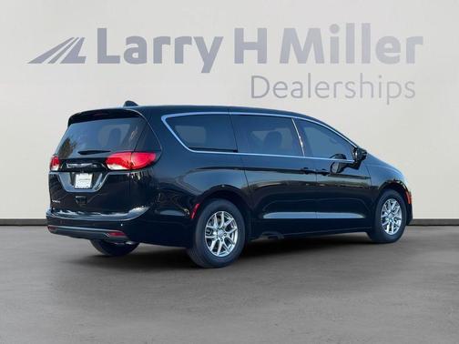 2026 Chrysler Voyager LX