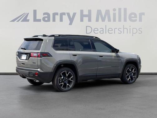 Sting Gray Clearcoat 2026 Jeep Cherokee Overland