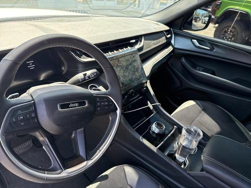 2024 Jeep Grand Cherokee L Laredo