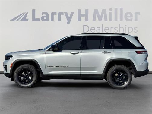 2025 Jeep Grand Cherokee Laredo