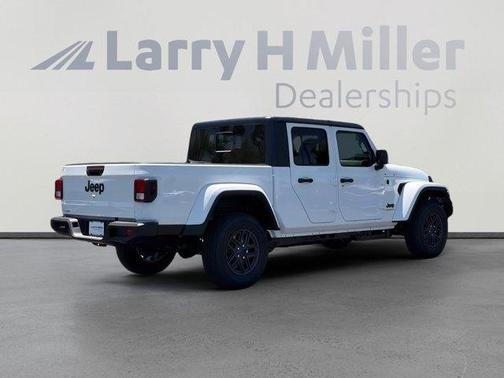 Bright White Clearcoat 2026 Jeep Gladiator Sport