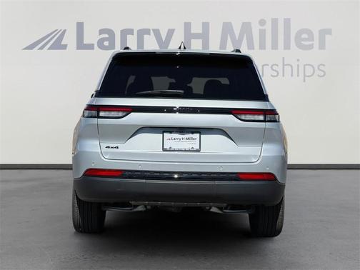 2025 Jeep Grand Cherokee Laredo