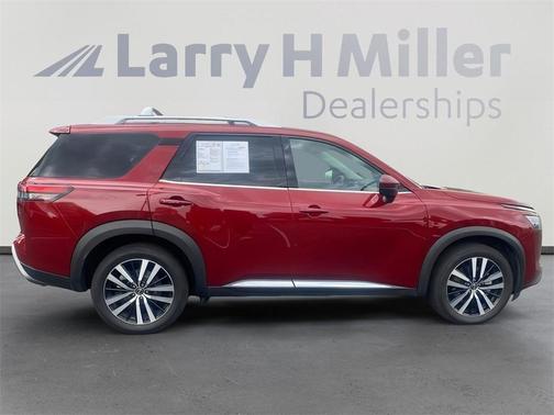 2023 Nissan Pathfinder Platinum