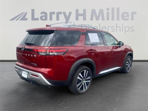 2023 Nissan Pathfinder Platinum