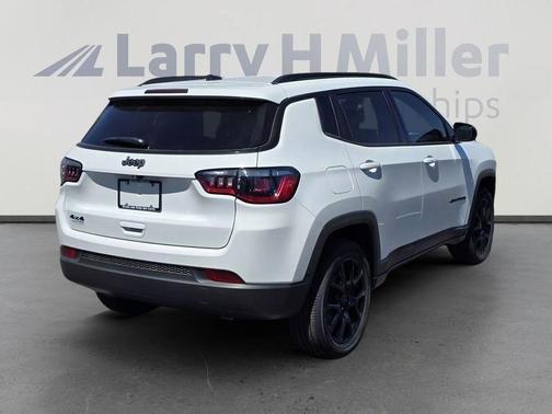 Bright White Clearcoat 2026 Jeep Compass Latitude