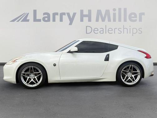 2009 Nissan 370Z Base (M6)