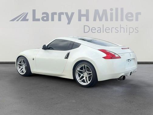 2009 Nissan 370Z Base (M6)