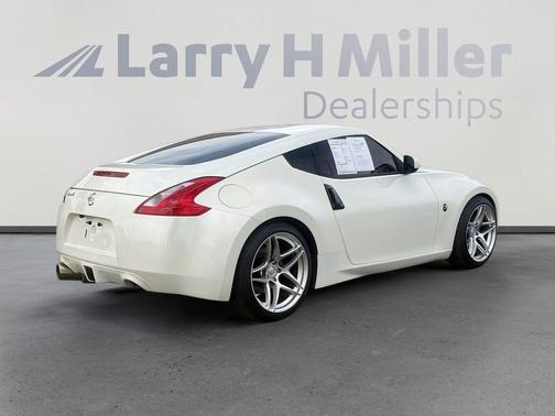 2009 Nissan 370Z Base (M6)