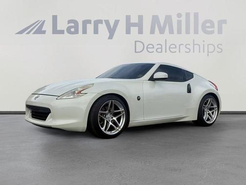 2009 Nissan 370Z Base (M6)