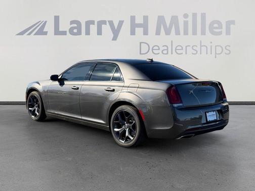2023 Chrysler 300 Touring