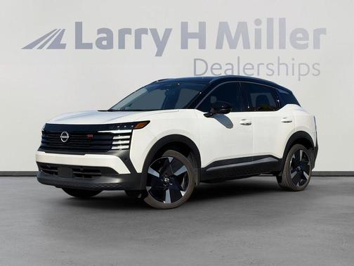 2t Wht Blk Roof 2025 Nissan Kicks SR